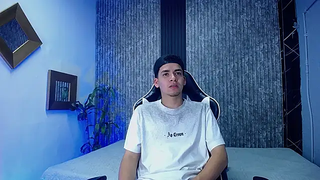 Mike 0233  online show from October 2025 04:43:01 AM
