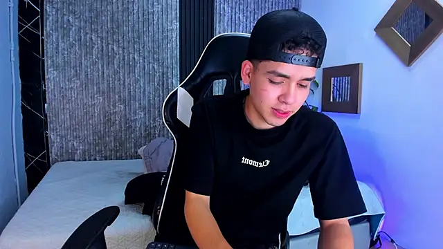Mike 0233  online show from September 2025 04:36:02 AM