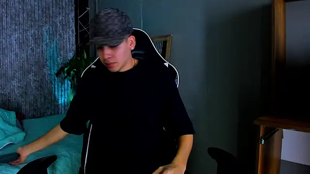 Mike 0233  online show from March 2025 04:05:02 AM