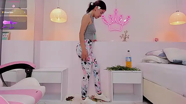 violeth hill online show from March 2025 02:40:02 AM