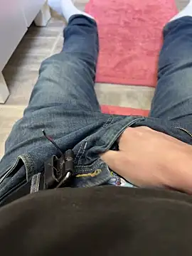 Snapshot of thestringer chatting on January 2026 01:04:02 PM thestringer online show from January 2026 01:04:02 PM