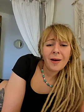 Snapshot of Jenna-Lia chatting on December 2024 08:00:02 AM Jenna-Lia online show from December 2024 08:00:02 AM