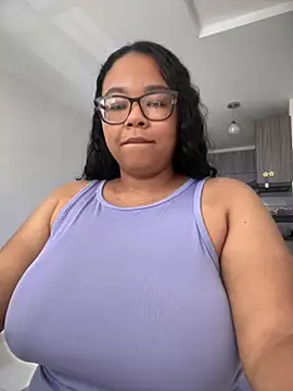 Snapshot of XMara chatting on September 2025 05:41:02 PM XMara online show from September 2025 05:41:02 PM