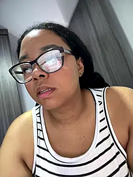 Snapshot of XMara chatting on October 2025 05:05:01 PM XMara online show from October 2025 05:05:01 PM