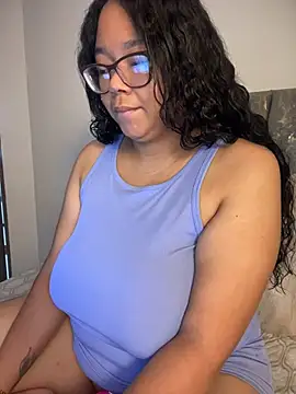 Snapshot of XMara chatting on May 2026 04:47:01 PM XMara online show from May 2026 04:47:01 PM
