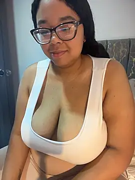 Snapshot of XMara chatting on May 2026 04:10:01 PM XMara online show from May 2026 04:10:01 PM