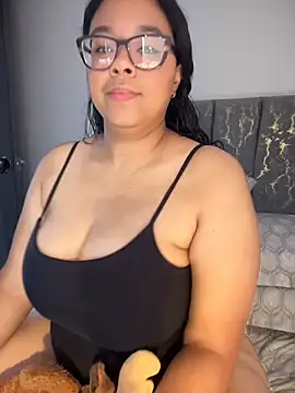 Snapshot of XMara chatting on April 2026 02:40:01 PM XMara online show from April 2026 02:40:01 PM