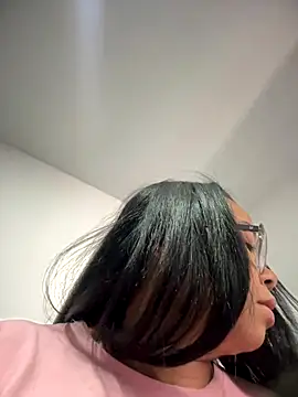 XMara online show from October 2025 06:51:01 PM