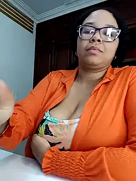 Snapshot of XMara chatting on February 2025 10:49:02 PM XMara online show from February 2025 10:49:02 PM
