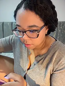 Snapshot of XMara chatting on April 2026 03:02:02 PM XMara online show from April 2026 03:02:02 PM