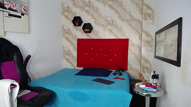 issa  love online show from December 2025 12:19:02 PM