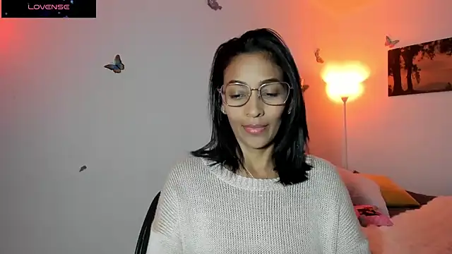 Snapshot of Mila-yang chatting on October 2025 03:52:01 AM Mila-yang online show from October 2025 03:52:01 AM