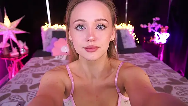 LylaYeess online show from June 2026 06:29:02 AM