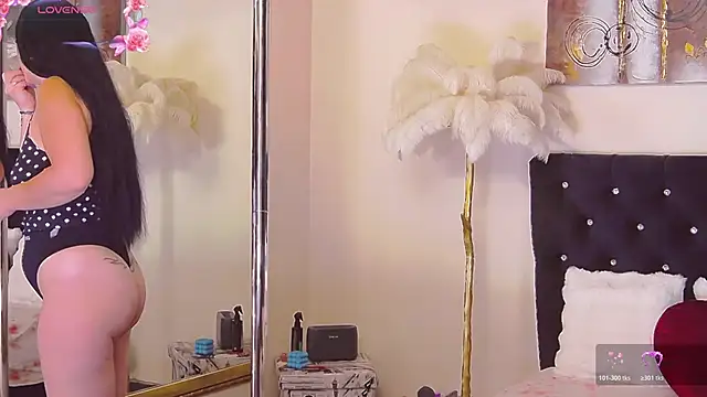 Estheraa online show from November 2025 05:22:01 AM