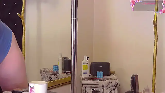 Estheraa online show from November 2025 05:22:02 AM