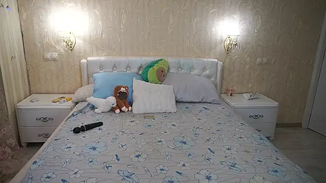 LunaaMayy online show from April 2026 09:39:33 PM