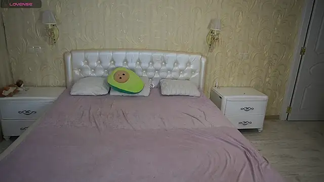 Snapshot of LunaaMayy chatting on November 2025 10:10:01 PM LunaaMayy online show from November 2025 10:10:01 PM