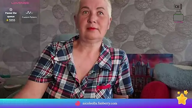 NicoleOlla online show from May 2026 02:03:01 AM