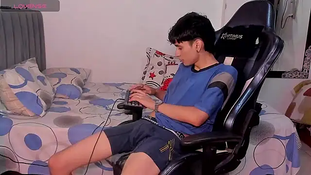 cute diego  online show from October 2025 10:33:01 PM