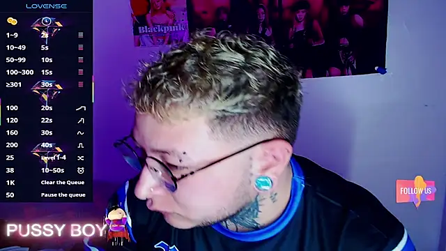 Snapshot of princeFtm chatting on February 2026 04:01:01 PM princeFtm online show from February 2026 04:01:01 PM