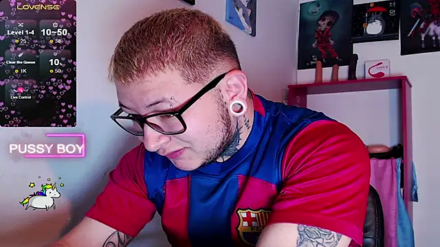 Snapshot of princeFtm chatting on February 2025 03:23:02 PM princeFtm online show from February 2025 03:23:02 PM