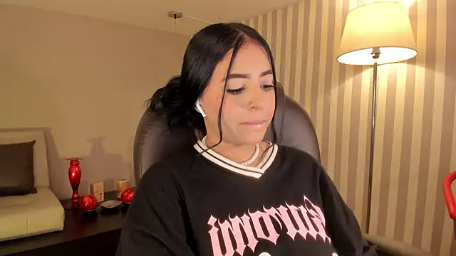 Maaiitee online show from November 2025 01:03:02 PM