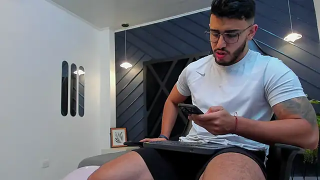 Snapshot of Liam_Kleiin chatting on November 2025 11:15:02 AM Liam Kleiin online show from November 2025 11:15:02 AM