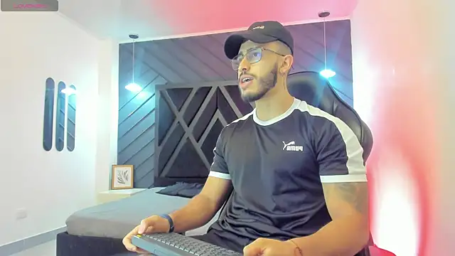 Snapshot of Liam_Kleiin chatting on November 2025 11:25:02 AM Liam Kleiin online show from November 2025 11:25:02 AM