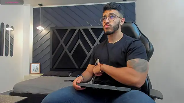 Snapshot of Liam_Kleiin chatting on November 2025 11:36:02 AM Liam Kleiin online show from November 2025 11:36:02 AM