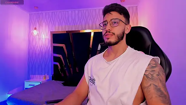 Snapshot of Liam_Kleiin chatting on December 2025 11:27:01 AM Liam Kleiin online show from December 2025 11:27:01 AM