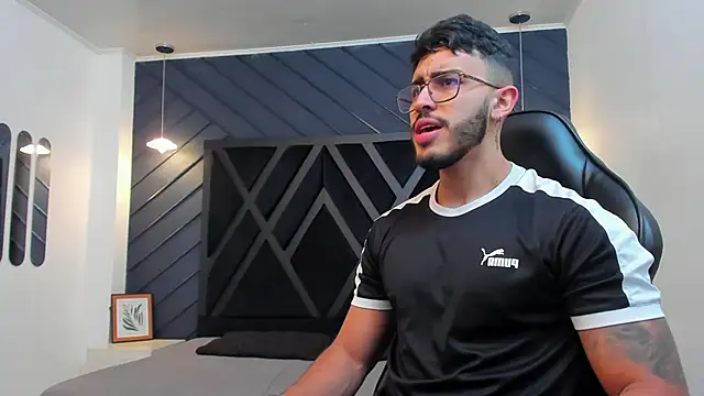 Snapshot of Liam_Kleiin chatting on November 2025 11:36:02 AM Liam Kleiin online show from November 2025 11:36:02 AM