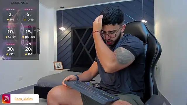 Snapshot of Liam_Kleiin chatting on October 2025 11:20:01 AM Liam Kleiin online show from October 2025 11:20:01 AM