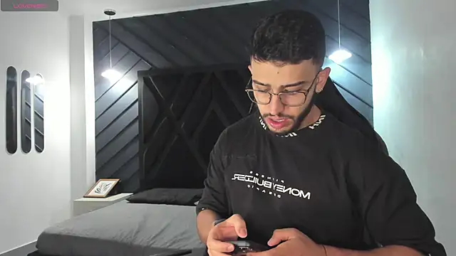 Snapshot of Liam_Kleiin chatting on November 2025 11:25:02 AM Liam Kleiin online show from November 2025 11:25:02 AM