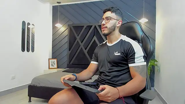 Snapshot of Liam_Kleiin chatting on October 2025 11:20:01 AM Liam Kleiin online show from October 2025 11:20:01 AM