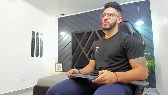 Snapshot of Liam_Kleiin chatting on November 2025 11:14:02 AM Liam Kleiin online show from November 2025 11:14:02 AM