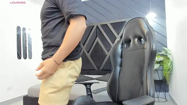 Snapshot of Liam_Kleiin chatting on September 2025 11:16:01 AM Liam Kleiin online show from September 2025 11:16:01 AM