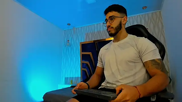 Snapshot of Liam_Kleiin chatting on November 2025 11:21:02 AM Liam Kleiin online show from November 2025 11:21:02 AM