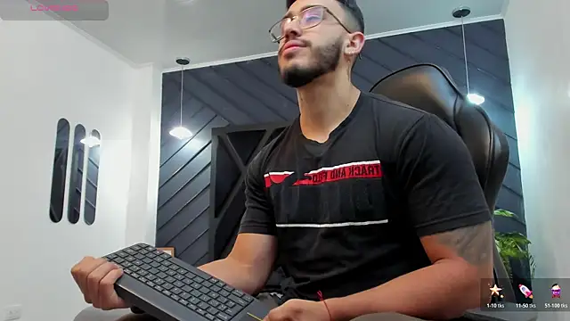 Snapshot of Liam_Kleiin chatting on November 2025 11:25:01 AM Liam Kleiin online show from November 2025 11:25:01 AM