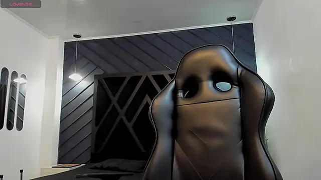 Snapshot of Liam_Kleiin chatting on November 2025 11:33:01 AM Liam Kleiin online show from November 2025 11:33:01 AM