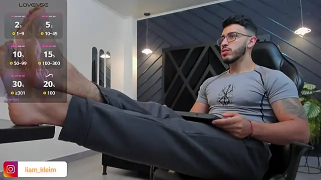 Snapshot of Liam_Kleiin chatting on October 2025 11:31:02 AM Liam Kleiin online show from October 2025 11:31:02 AM