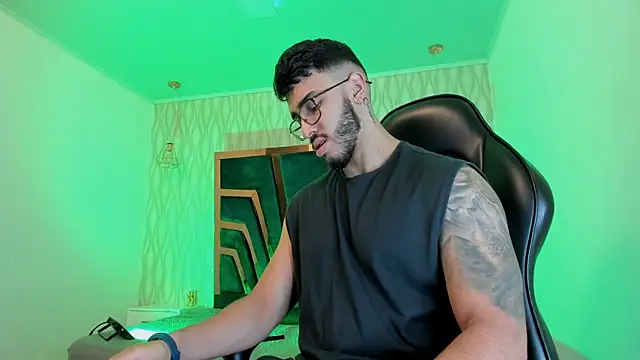 Snapshot of Liam_Kleiin chatting on November 2025 11:21:02 AM Liam Kleiin online show from November 2025 11:21:02 AM