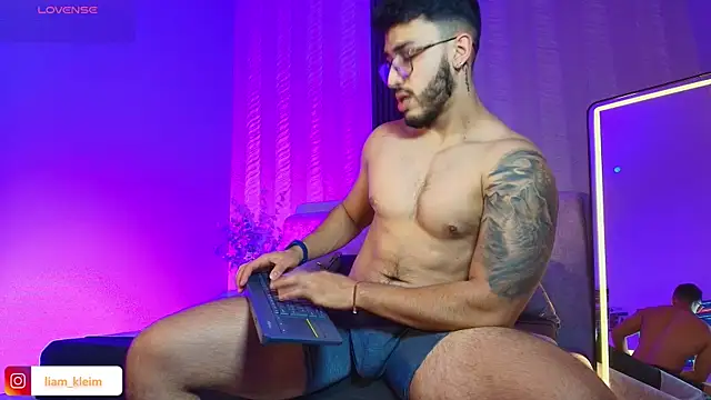 Snapshot of Liam_Kleiin chatting on May 2026 05:43:02 PM Liam Kleiin online show from May 2026 05:43:02 PM