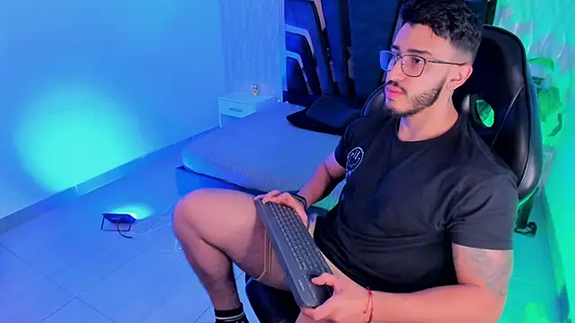 Snapshot of Liam_Kleiin chatting on December 2025 11:31:01 AM Liam Kleiin online show from December 2025 11:31:01 AM