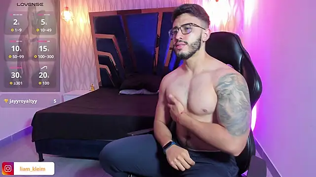Snapshot of Liam_Kleiin chatting on April 2026 11:28:02 AM Liam Kleiin online show from April 2026 11:28:02 AM