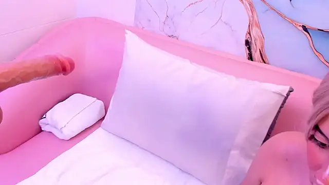 taylor cupper online show from October 2025 04:44:02 AM