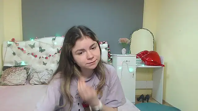 TinaRedly online show from April 2026 06:10:01 PM