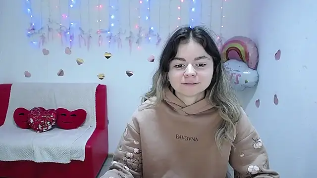 TinaRedly online show from October 2025 05:25:02 PM