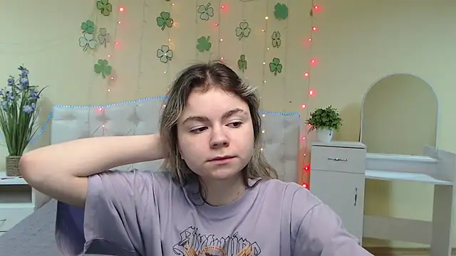 TinaRedly online show from March 2025 04:46:01 AM