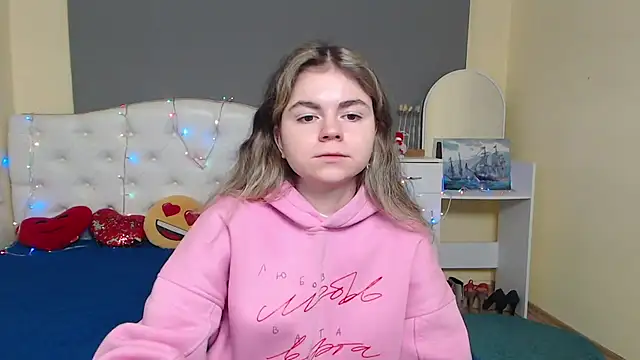 TinaRedly online show from December 2025 06:40:01 PM