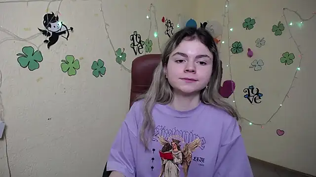 TinaRedly online show from March 2025 09:21:01 PM